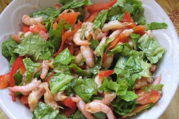 Ensalada de marisco - un prato saudable para aqueles que están nunha dieta sen glute