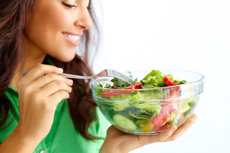 comer ensalada de verduras para adelgazar